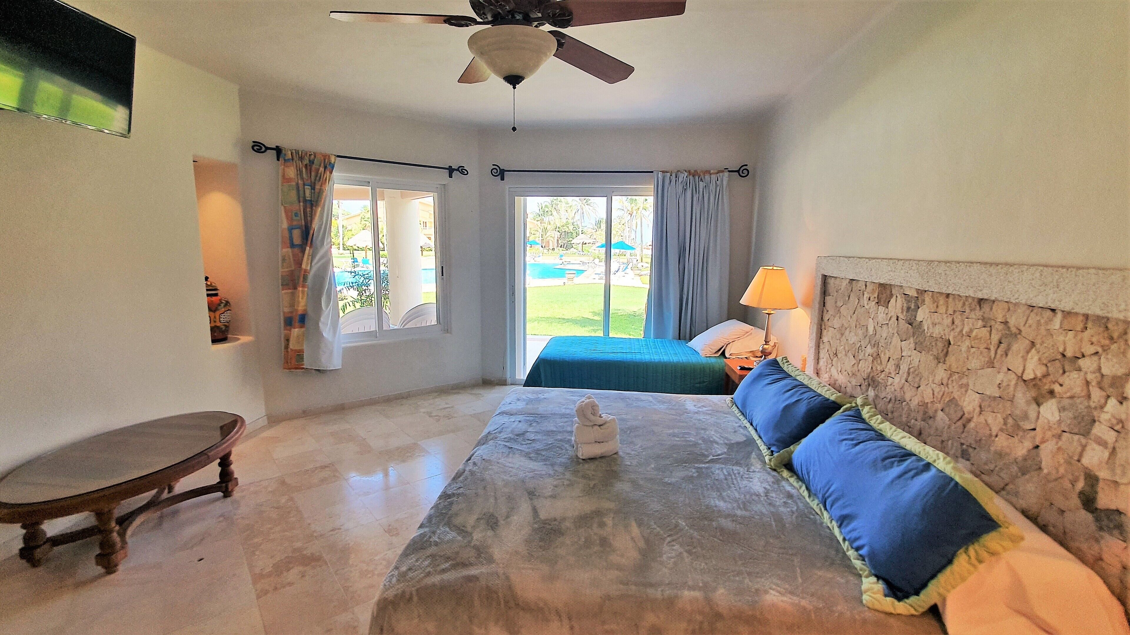 Confortable Condo with Beach Front