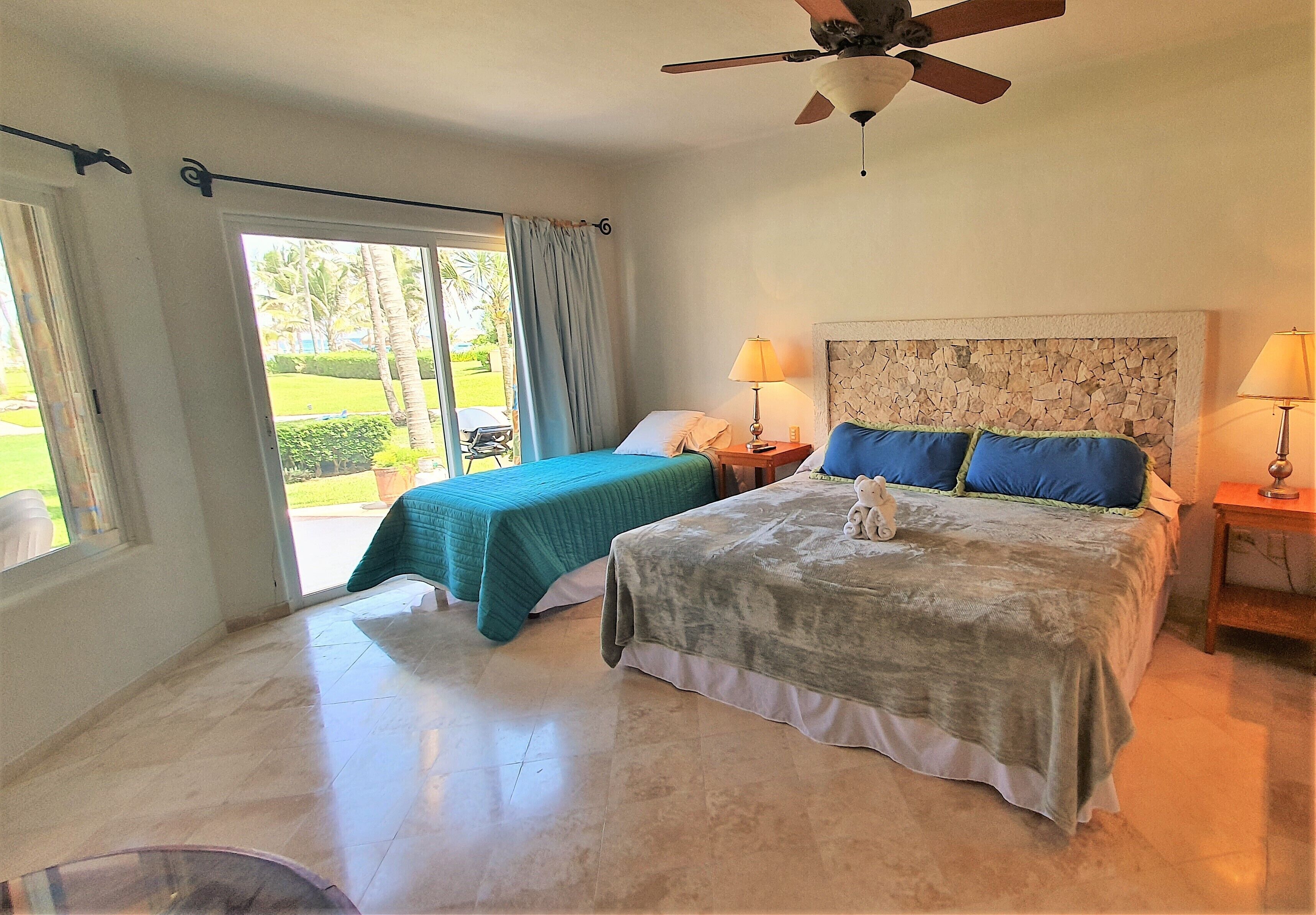 Confortable Condo with Beach Front