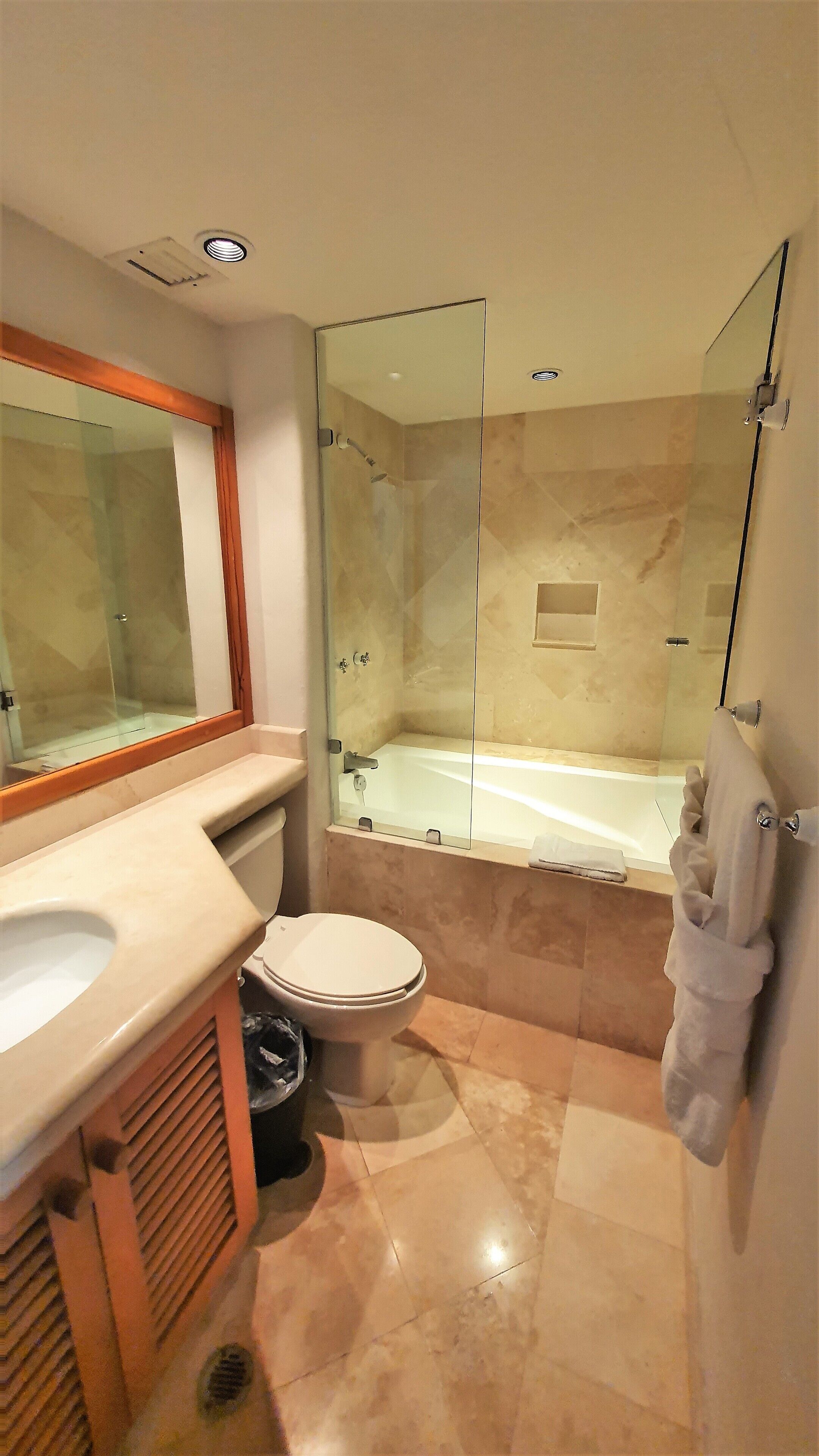 Confortable Condo with Beach Front