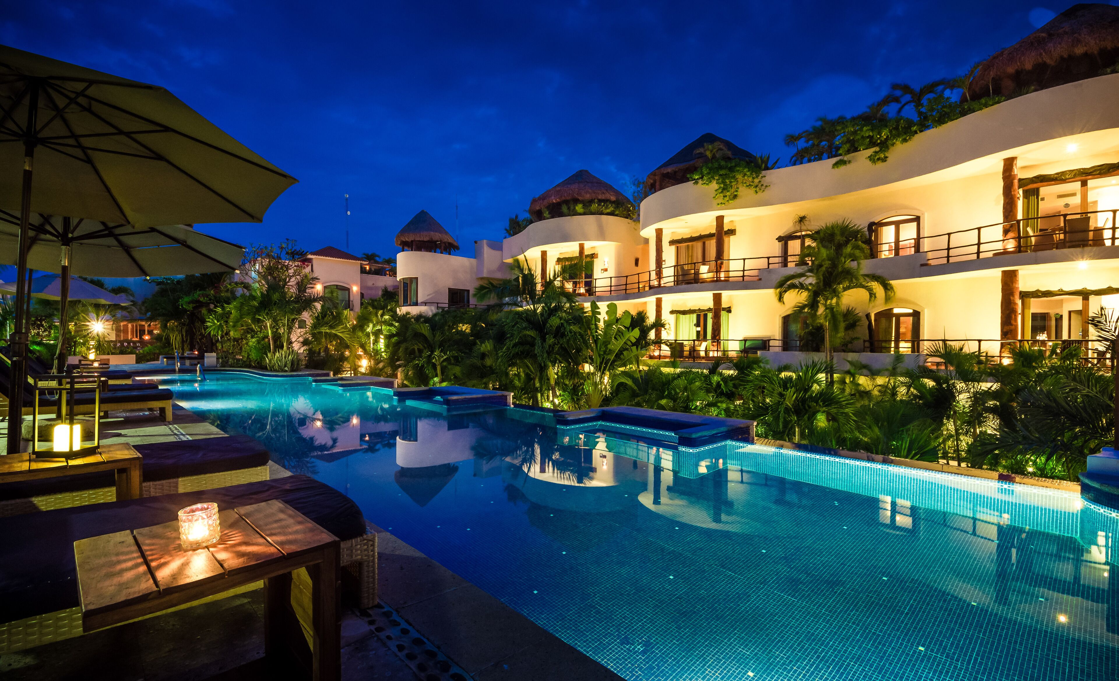 Outdoor pool, a heated pool