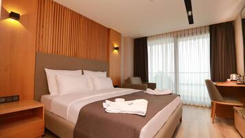 Standard Double Room, Mountain View | In-room safe, desk, laptop workspace, soundproofing