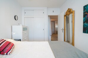 2 habitaciones, tabla de planchar con plancha y wifi gratis 