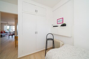2 bedrooms, iron/ironing board, free WiFi, bed sheets - Apartment "Casa Altea-Mar" near the beach with shared pool and Wi-Fi (ALTEA)