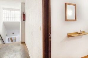 Interior - Apartment on the Paseo Marítimo '1-3' close to the Beach with Terrace & Wi-Fi (Llançà)