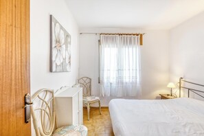 3 dormitorios, tabla de planchar con plancha, wifi gratis y ropa de cama