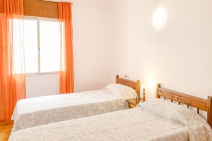 2 habitaciones, tabla de planchar con plancha y wifi gratis 
