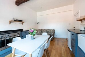 Interior - Riverside Rest - quirky split-level 3-bed cottage (Ollerton, Nottinghamshire)