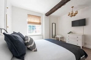 3 عدّة غرف نوم ومكواة/لوح كي وسرير سفر وواي فاي