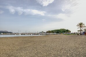 On the beach - Apartment on the Paseo Marítimo '3-2' close to the Beach with Balcony & Wi-Fi (Llançà)