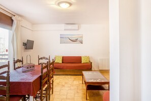 Interior - Apart on the Paseo Marítimo '2-3' close to the Beach with Terrace & Wi-Fi (Llançà)