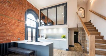 2 luxurious modern style apartments, in the heart of Sherwood Forest