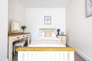 2 bedrooms, desk, iron/ironing board, travel cot