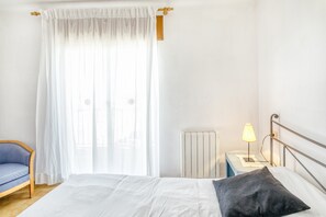 2 bedrooms, iron/ironing board, free WiFi, bed sheets