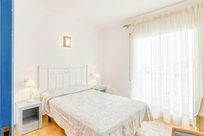 2 bedrooms, iron/ironing board, free WiFi, bed sheets - Apartment 'Mediterranean View 2-1' close to the Beach with Balcony & Wi-Fi (Llançà)