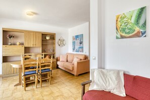 TV - Apartment 'Mediterranean View 2-1' close to the Beach with Balcony & Wi-Fi (Llançà)