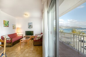 TV - Apartment 'Mediterranean View 2-1' close to the Beach with Balcony & Wi-Fi (Llançà)