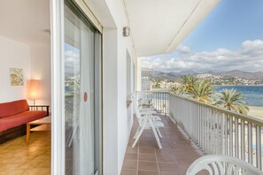 Terrace/patio - Apartment 'Mediterranean View 2-1' close to the Beach with Balcony & Wi-Fi (Llançà)
