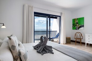 3 bedrooms, iron/ironing board, free WiFi, bed sheets - Villa 'Malvasia 22' with Sea View, Heated Pool, Balcony, A/C & Wi-Fi (Puerto Calero)