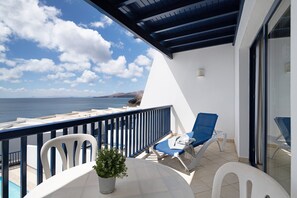 Outdoor dining - Villa 'Malvasia 22' with Sea View, Heated Pool, Balcony, A/C & Wi-Fi (Puerto Calero)