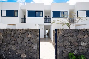 Exterior - Villa 'Malvasia 22' with Sea View, Heated Pool, Balcony, A/C & Wi-Fi (Puerto Calero)