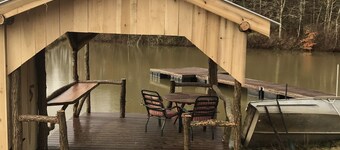 Large Farm Cabin with Private Pond in the middle of Cow Fields & Wildflowers
