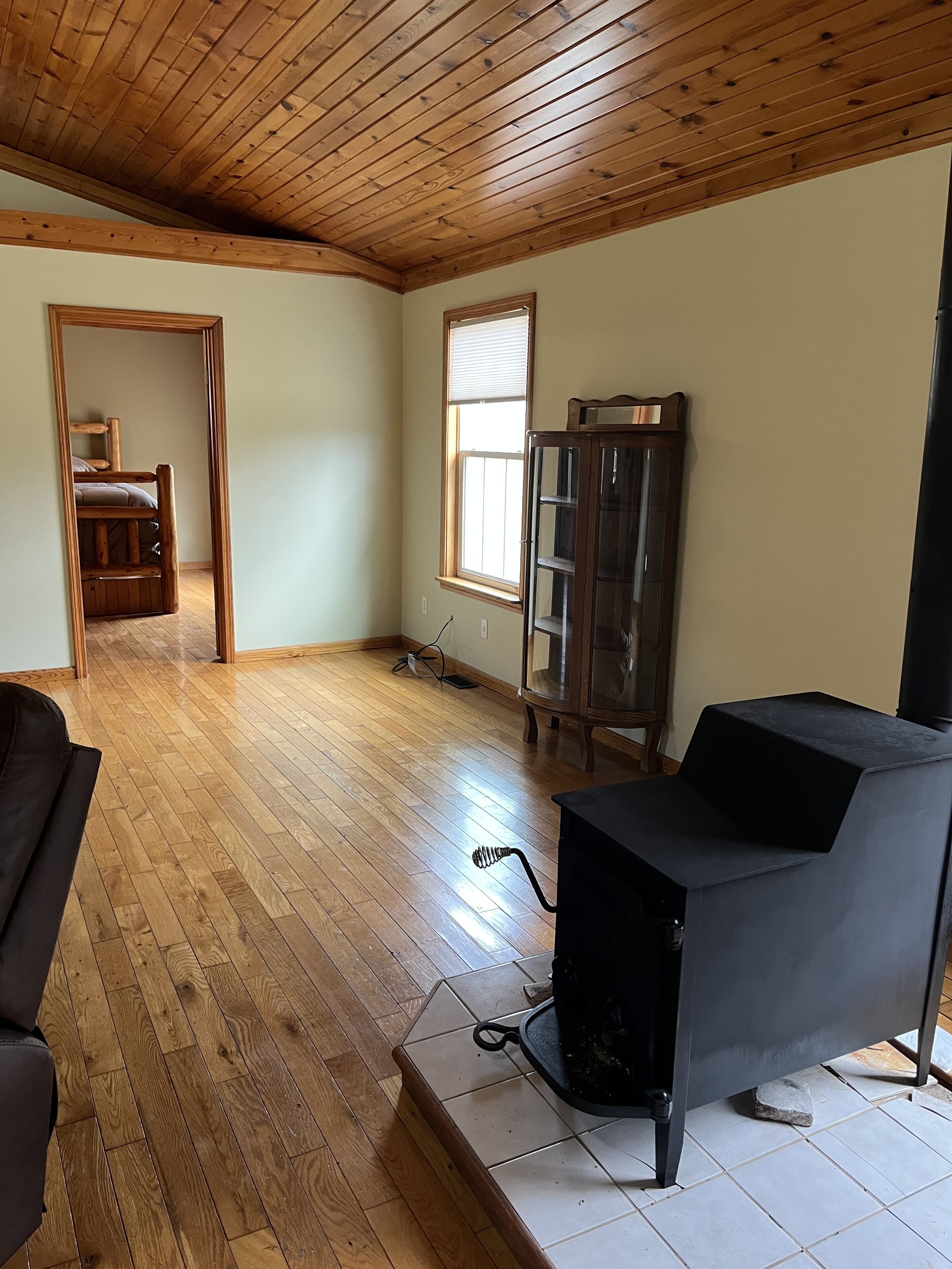 Large Farm Cabin with Private Pond in the middle of Cow Fields & Wildflowers