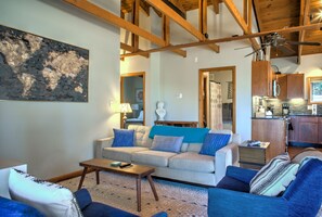 TV, fireplace - Big Mountain View’s -  Hiking - Quite Nature Emerson (Swannanoa)