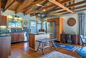 Interior - Big Mountain View’s - Hiking - Quite Nature Emerson (Swannanoa)