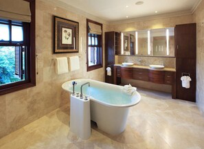 Bathtub, towels