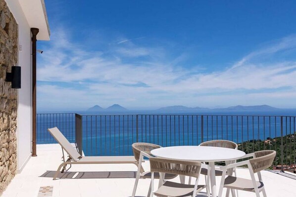 Outdoor dining - Apartment Pizzutella - Maina Country Resort - with pool, in Sicily (Cresta)