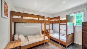 3 chambres, fer et planche à repasser, accès Internet, draps fournis