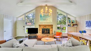 Smart TV, stereo - Charming shingled home surrounded by beautiful landscaping and nature,... (East Hampton)