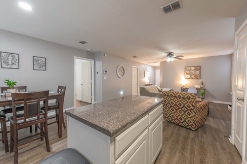 Lovely 2BR/2BA gem close to Lackland AFB & Sea World