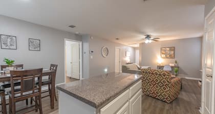 Lovely 2BR/2BA gem close to Lackland AFB & Sea World