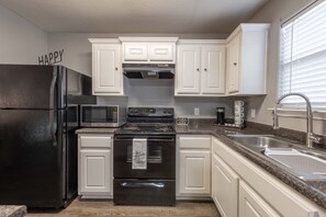 Refrigerador, microondas, parrilla de estufa y lavavajillas