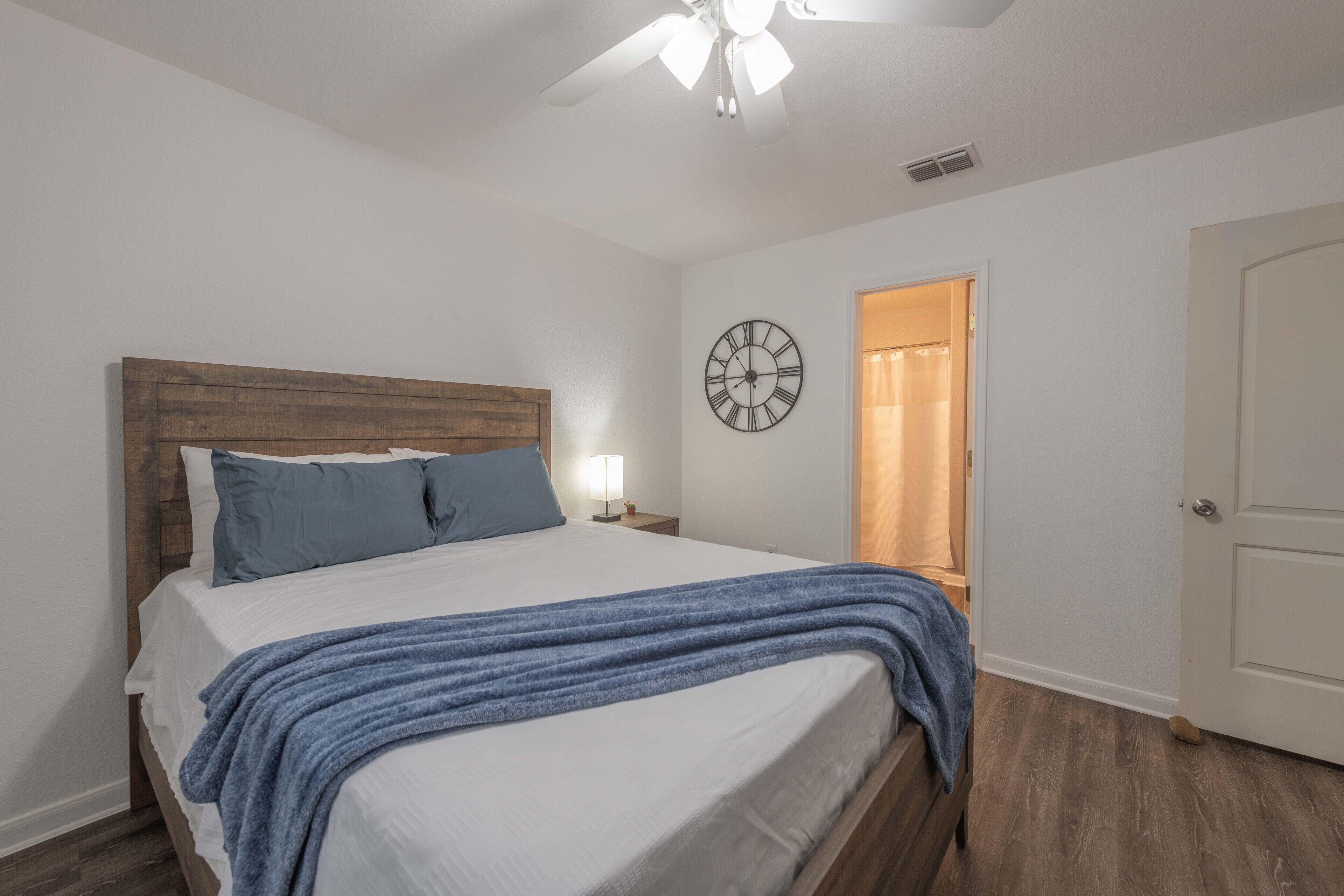 2 bedrooms, desk, iron/ironing board, free WiFi