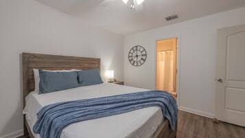 2 bedrooms, desk, iron/ironing board, free WiFi