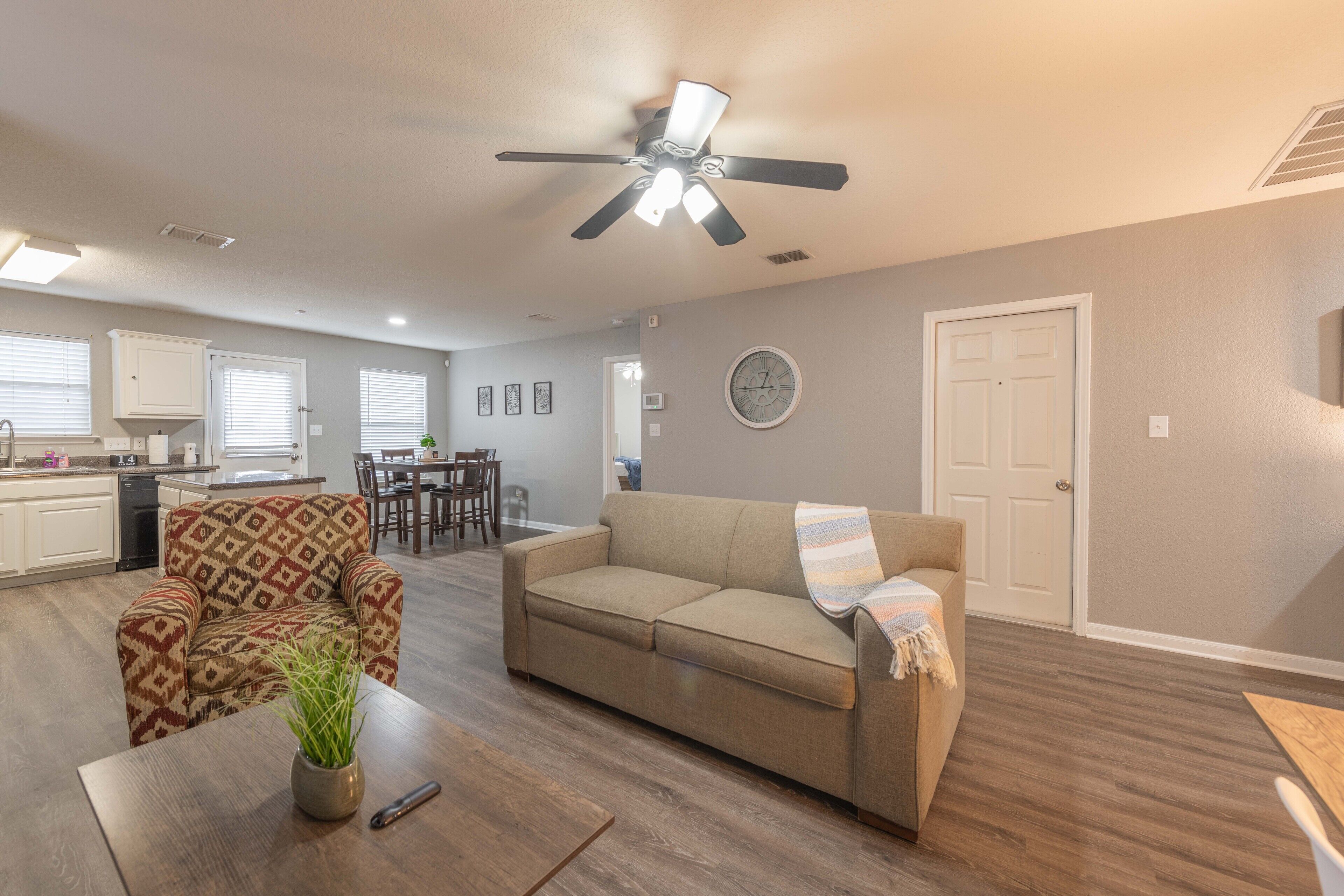 Lovely 2BR/2BA gem close to Lackland AFB & Sea World