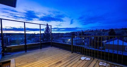 Executive home, Rooftop Deck, close to Foothills Med Ctr, Kensington Plaza & DT