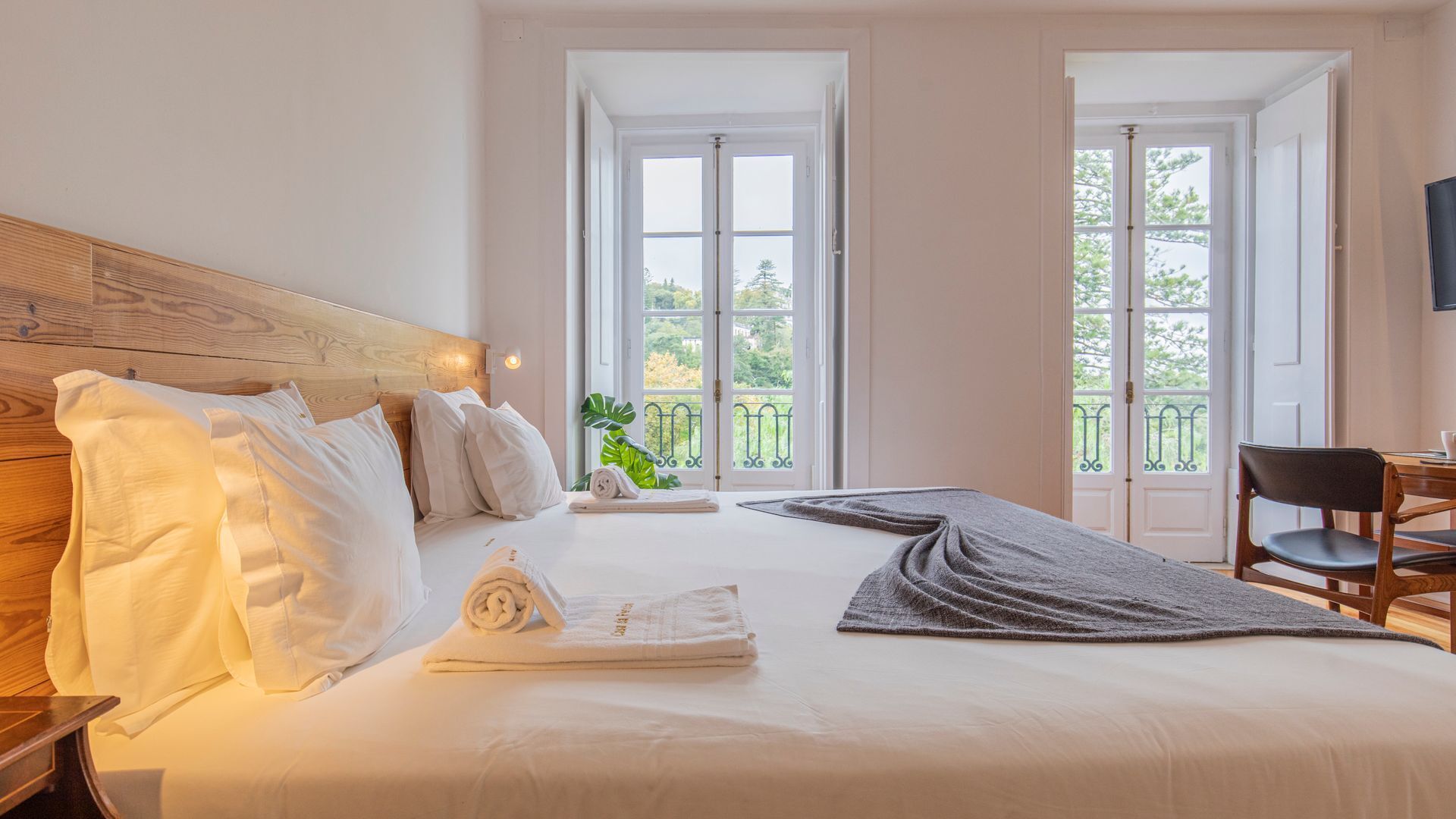 アイロン / アイロン台、WiFi (無料)、ベッドシーツ