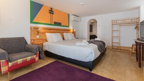 Tabla de planchar con plancha, wifi gratis y ropa de cama 