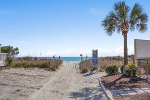 Una spiaggia nelle vicinanze