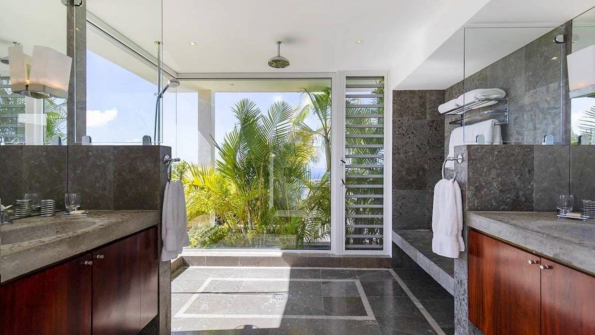 Shower, towels