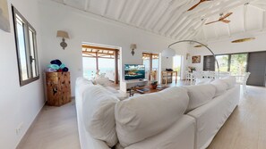 TV, DVD player, books, stereo - W View (3/4 Rooms) Luxury villa (Saint Jean)