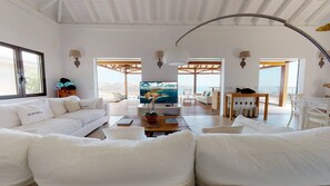 TV, DVD player, books, stereo - W View (3/4 Rooms) Luxury villa (Saint Jean)