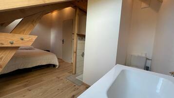 3 makuuhuonetta, vauvan matkasänky