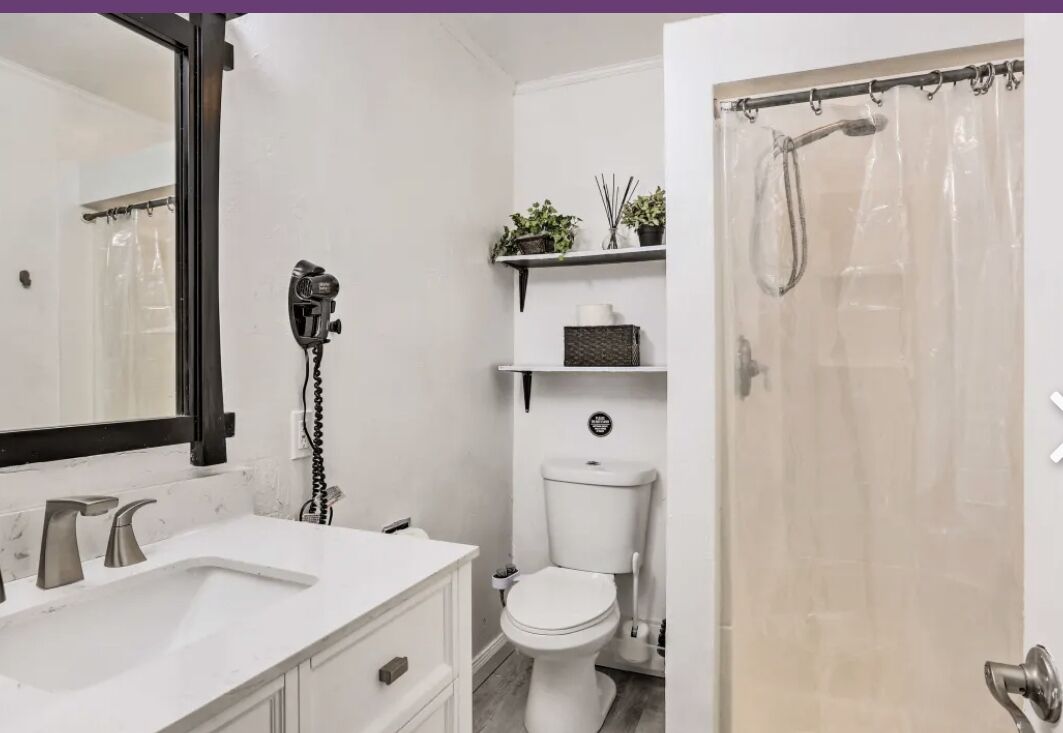 Ensemble douche/baignoire, sèche-cheveux, bidet, serviettes fournies