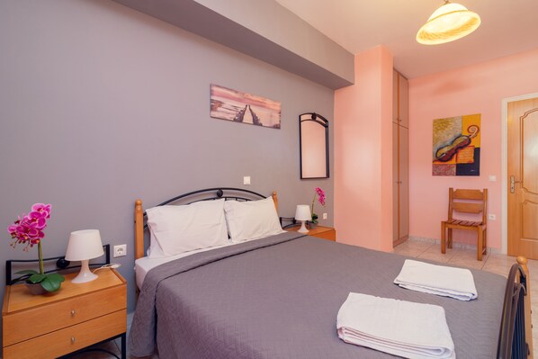 2 quartos, ferros/tábuas de passar roupa, Wi-Fi de cortesia