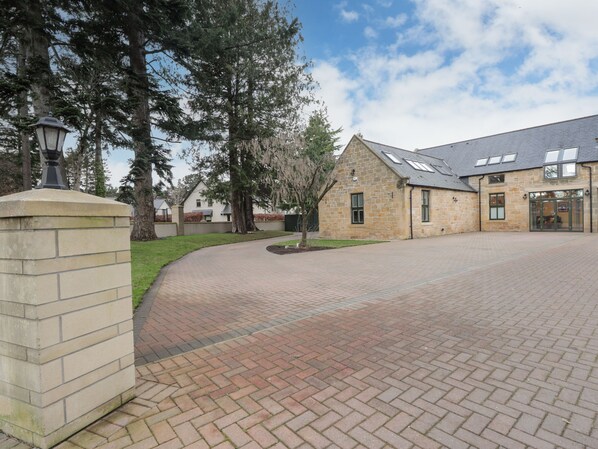 Exterior - 1 The Coach House (Elgin)