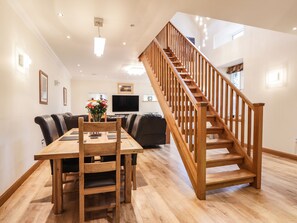 Cottage | Interior - 1 The Coach House (Elgin)